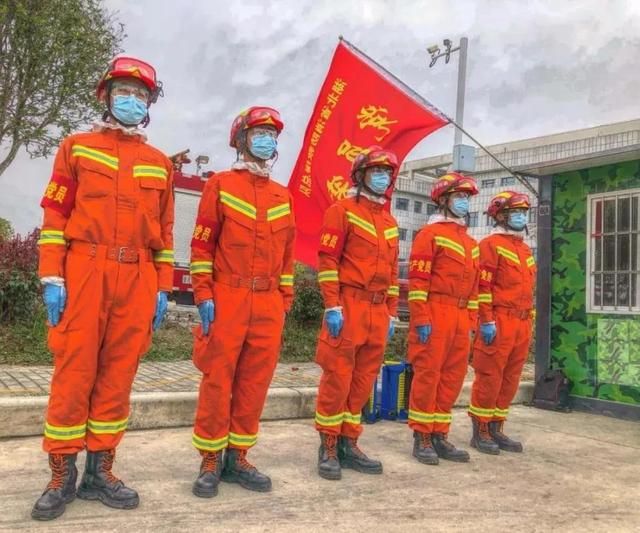 戰(zhàn)疫前線(xiàn)丨他們?cè)诩b箱里堅(jiān)守11天!